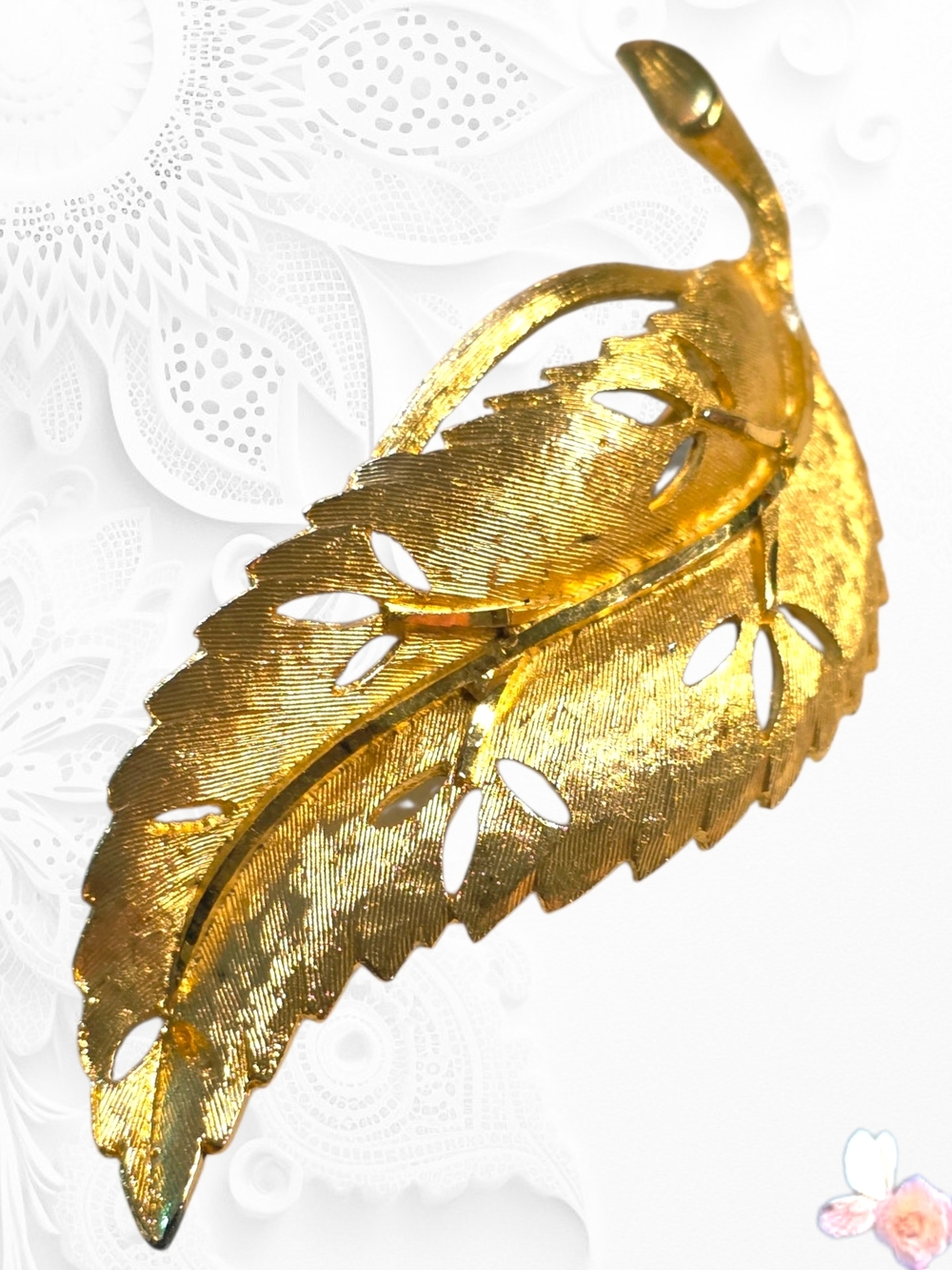 Gold Leaf Brooch B.S.K. Vintage - Polished Gold Tone Fashion Pin